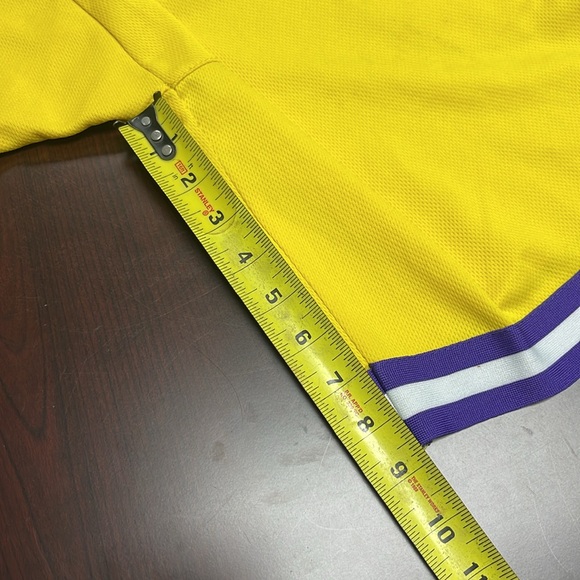 🕳Like New NBA Men's Los Angeles Lakers James 6 Short - Picture 5 of 5